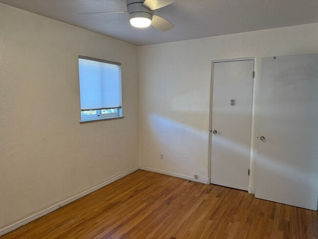 Building Photo - Nice 2 Br, 1 Bath house with the major app...
