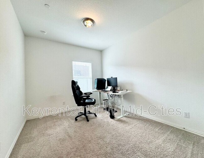 Building Photo - 9927 Tolbert St