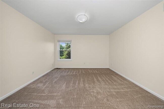 Building Photo - 38282 Saratoga Cir