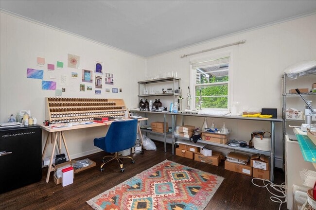 Building Photo - Ranch-style residence offers 3 bedrooms an...