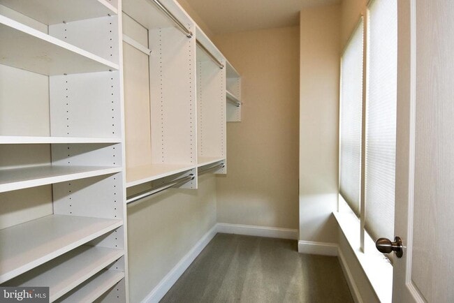 Building Photo - 810 Fair Winds Way