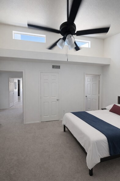 Master Bedroom - 220 N 22nd Pl