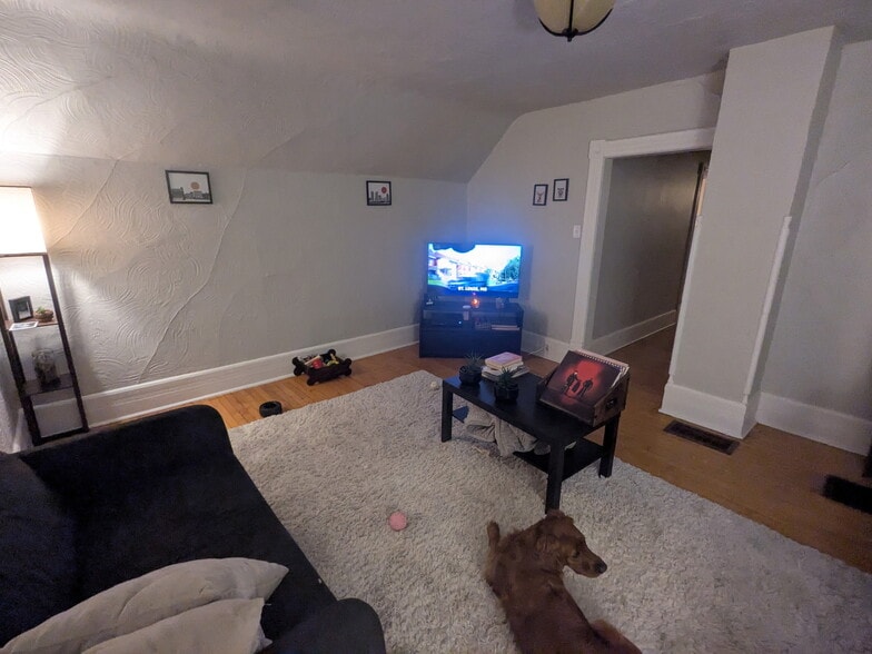 Building Photo - 2247A N. Summit Ave