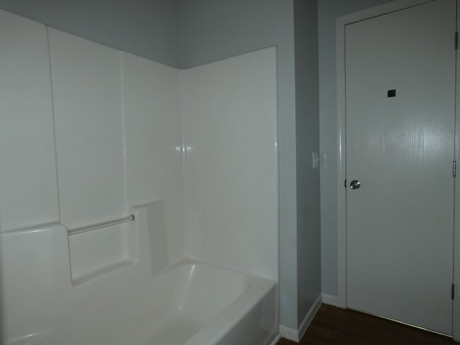 Building Photo - 10613 N Locust Ct
