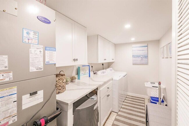 Building Photo - 1055 W Peppertree Dr