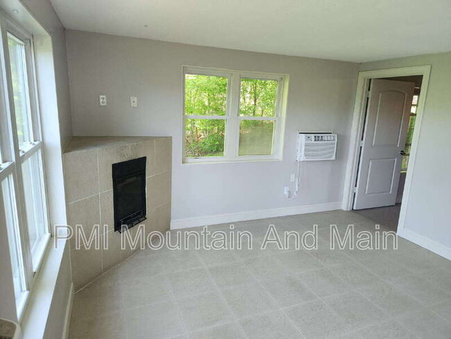 Building Photo - 74 Ebens Cove