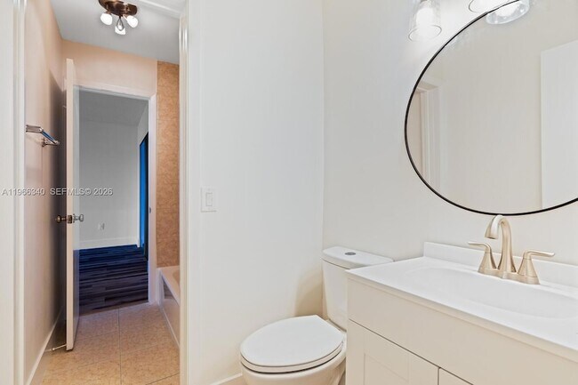 Building Photo - 889 Hamilton Dr