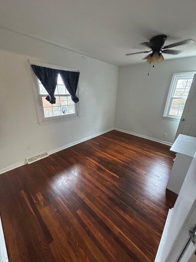 Building Photo - 1404 Logan St