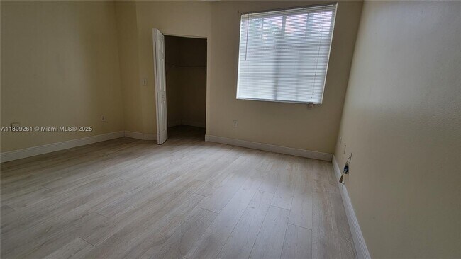 Building Photo - 8000 N Nob Hill Rd