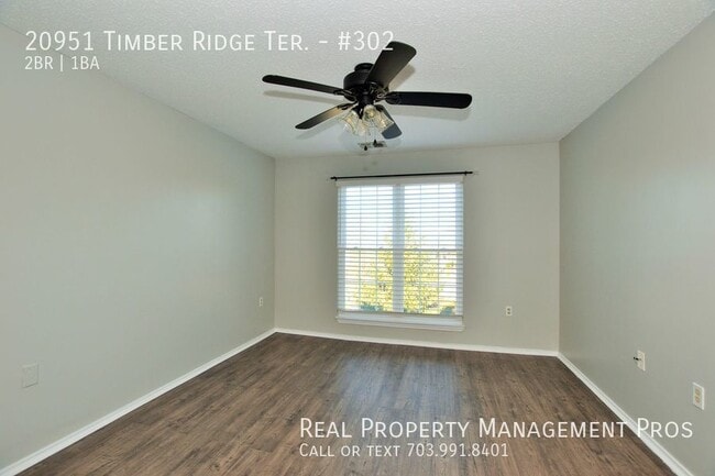 Building Photo - Updated 2 Bedroom Condo In Ashburn Farm Fo...