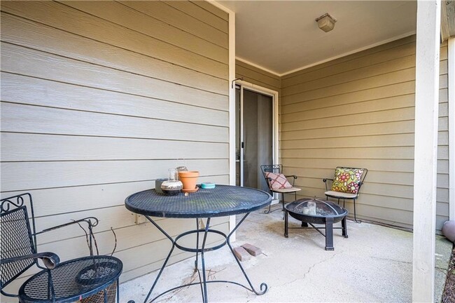 Building Photo - 23 Middleton Ct