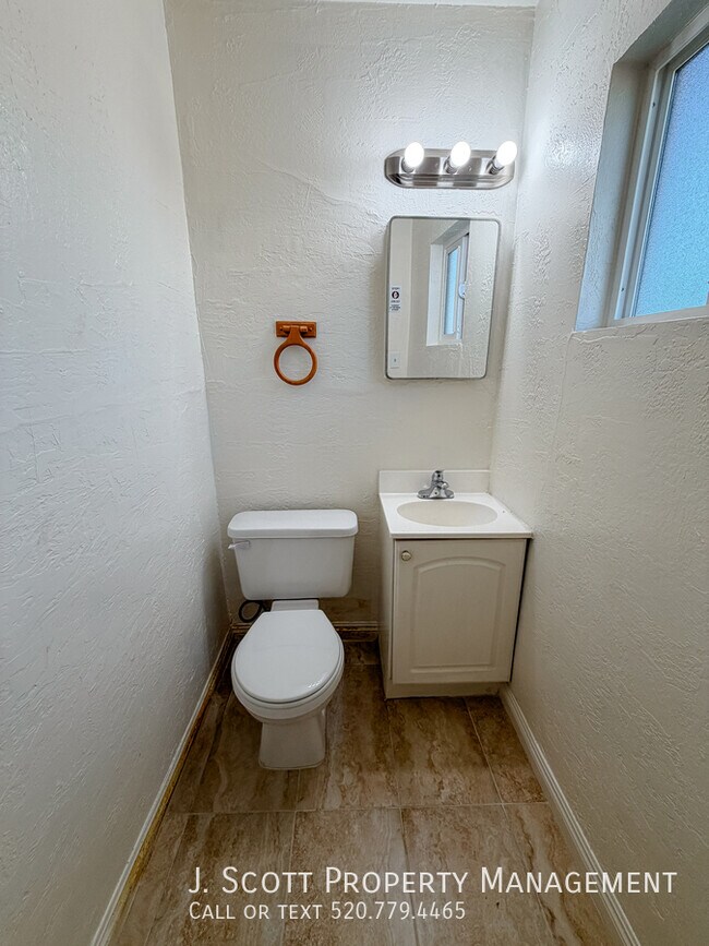 Building Photo - 6908 W Coolidge St