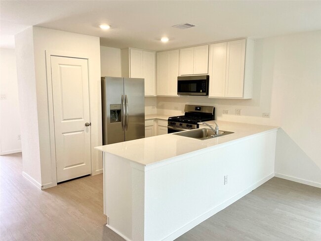 Building Photo - 6330 Breakaway Grv Dr