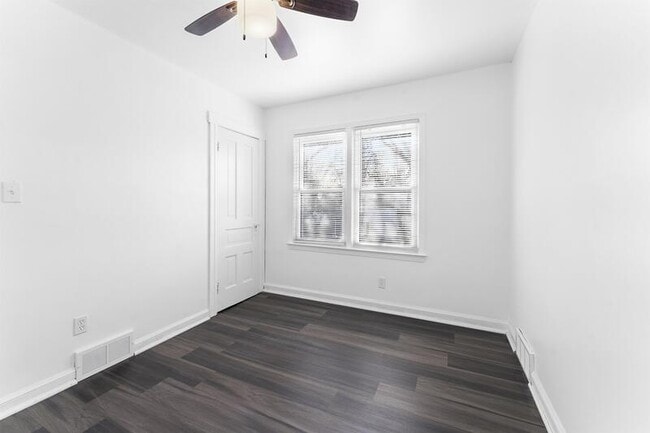 Building Photo - 216 Jones St