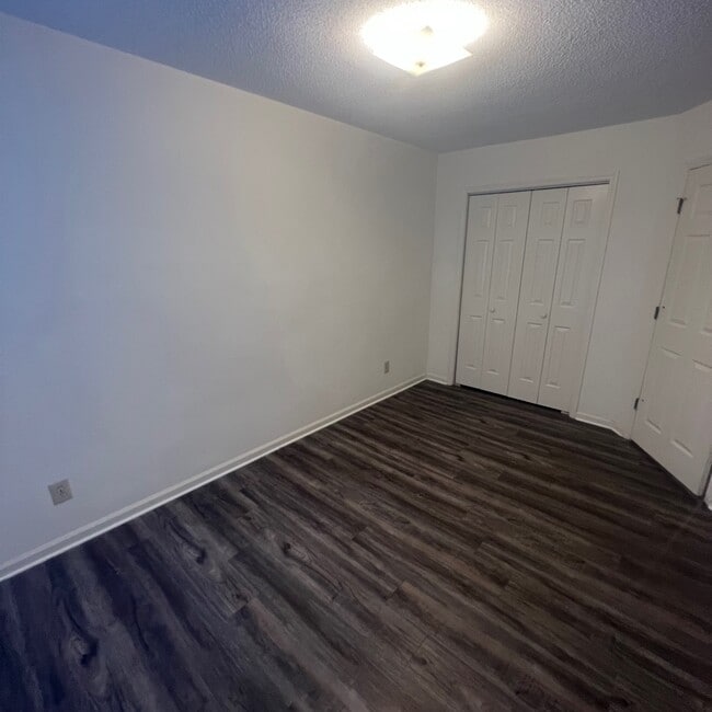 Building Photo - 2700 Thackery Rd