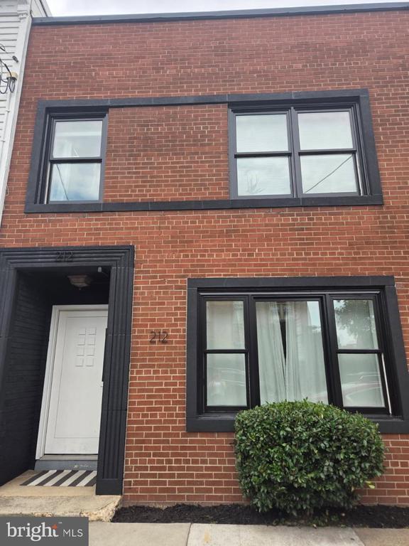 Primary Photo - 212 N Patrick St