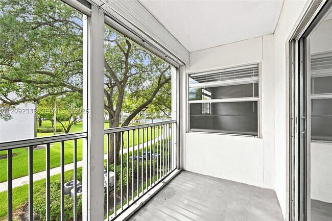 Building Photo - 1400 SW 124th Terrace