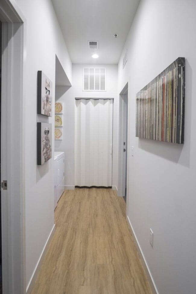 Interior Photo - 512 E Green