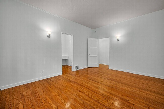 Building Photo - Stunning Old-World Hollywood Unit