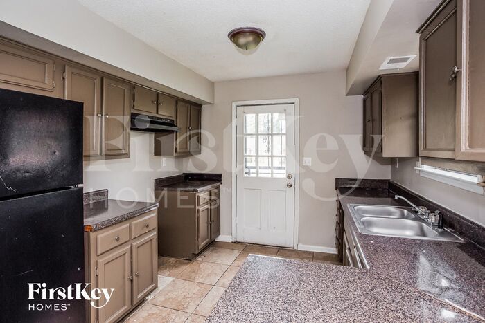 Building Photo - 6080 Selkirk Dr