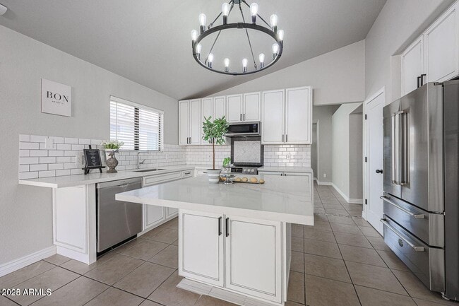 Building Photo - 2134 E Robin Ln