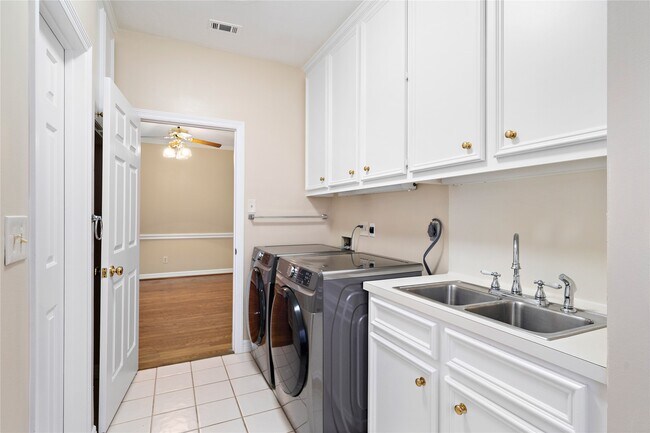 Building Photo - 13811 Muirfield Village Dr