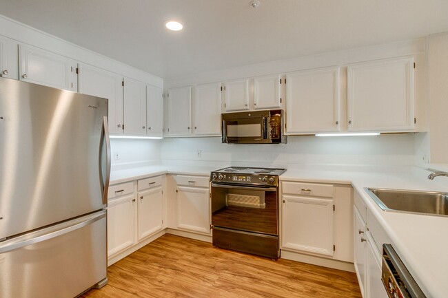 Building Photo - 550 Ortega Ave Apt B421 Awesome Penthouse ...