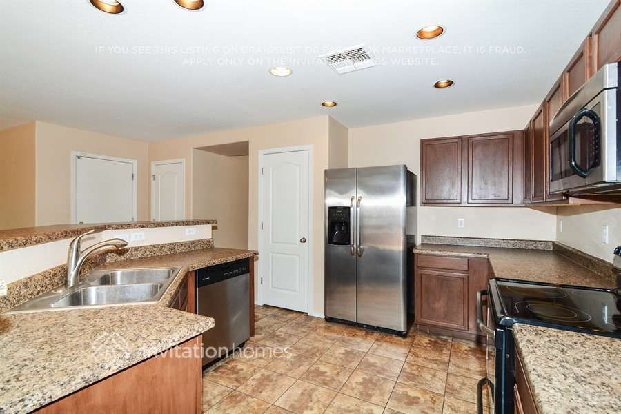 Building Photo - 17091 N 185th Dr