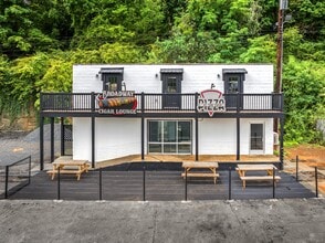 Building Photo - 227 E Broadway St