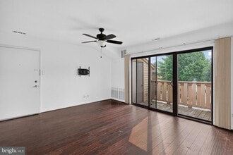 Building Photo - 714 Woodhollow Dr