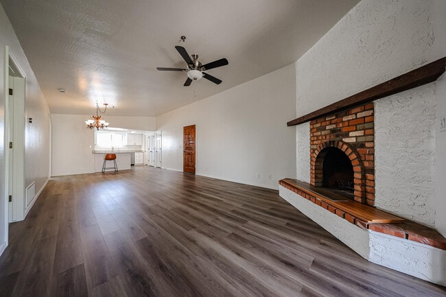 Building Photo - 3031 N Civic Center Plaza