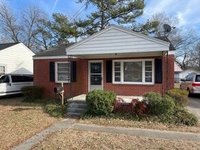 Building Photo - 2 Bedroom Brick House