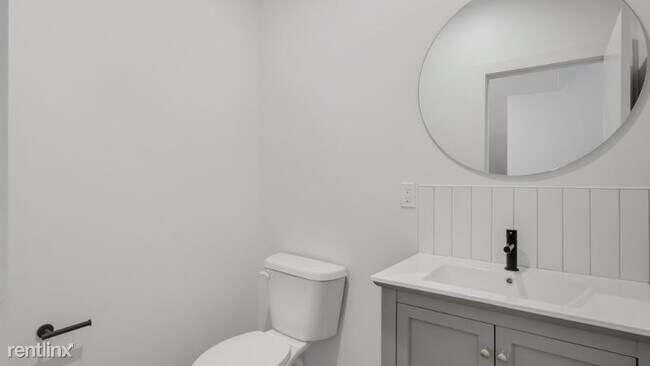 Building Photo - 3 br, 1.5 bath Townhome - 2111 Field H Unit H