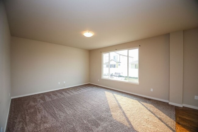 Building Photo - 4 Bedroom Home in Wellington