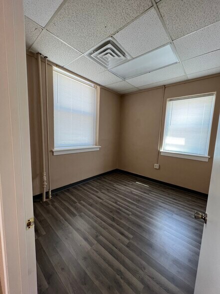 Building Photo - 705 1st Ave N