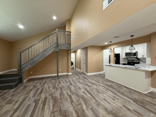 Building Photo - 666 Belvedere Dr