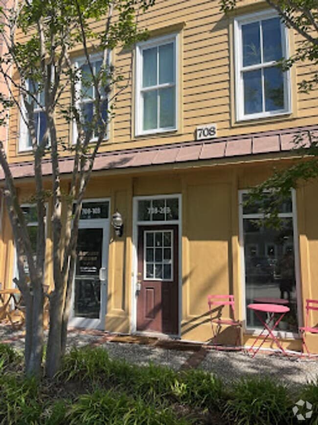 Building Photo - Available now. Beautiful, FURNISHED 2 BR/2...