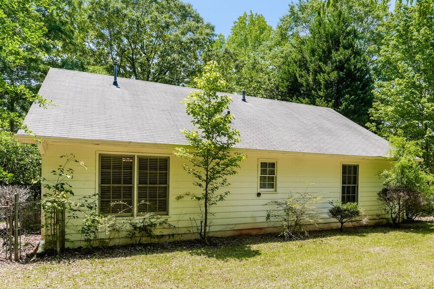 Building Photo - 465 Rosehill Dr