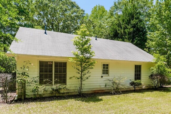 Building Photo - 465 Rosehill Dr