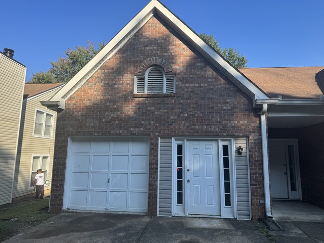 Building Photo - 2074 Hopkins Mill Rd