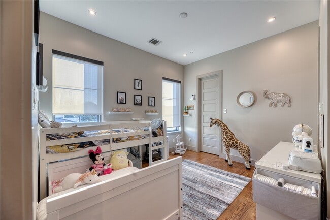 Building Photo - 5521 Kiam St