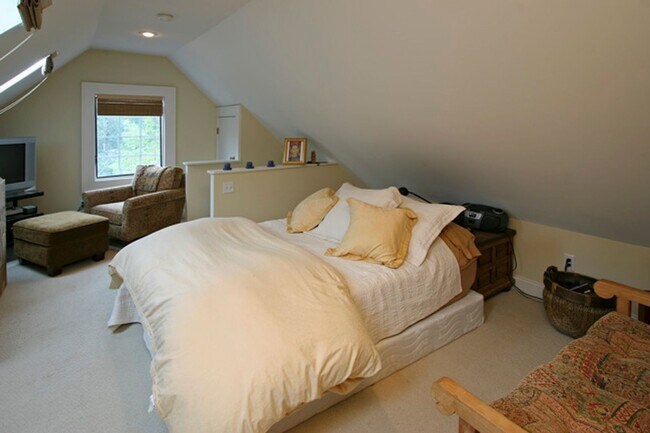 Building Photo - 3910-3912 Thomas Ave South