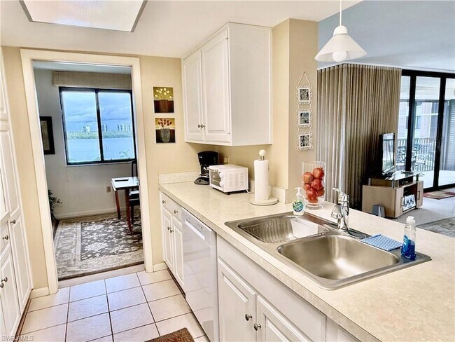 Building Photo - 15 Bluebill Ave