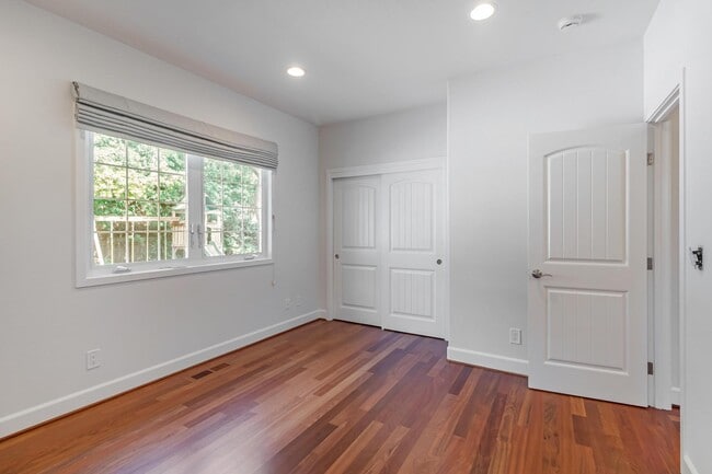 Building Photo - 130 Heather Ln