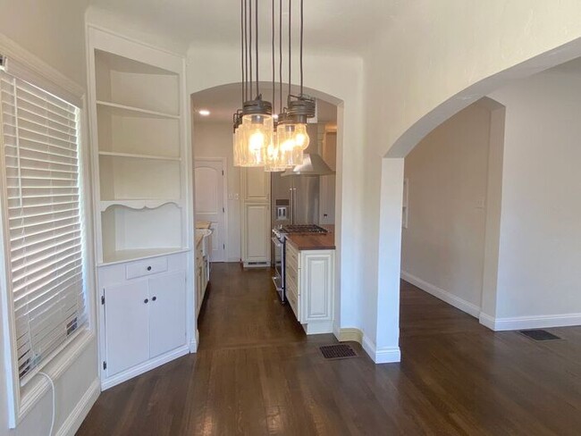 Building Photo - Fabulous Reno Historical House - Charming ...