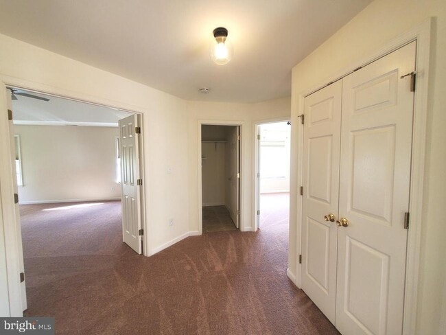 Building Photo - 5 Bandcroft Dr