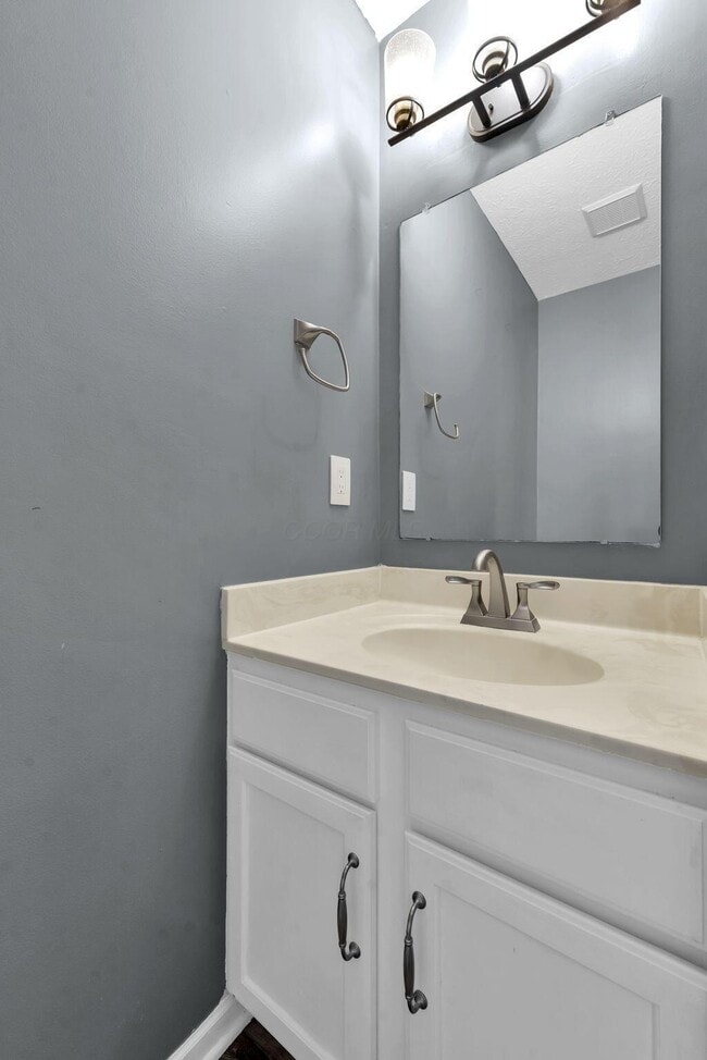 Building Photo - 8690 Kirkland Dr