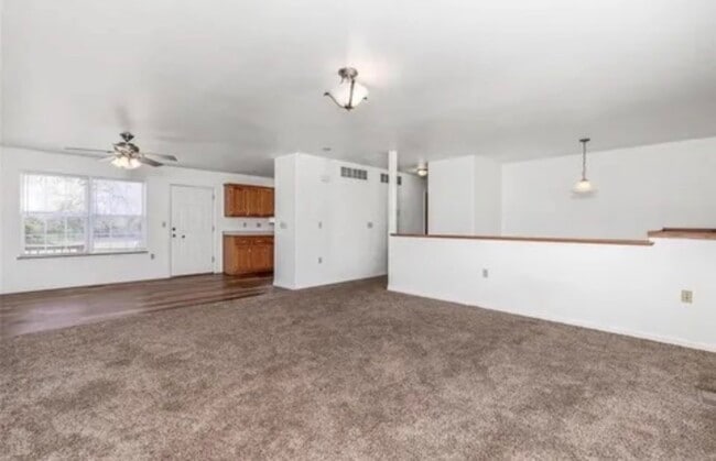 Building Photo - 621 Twin Valley Dr