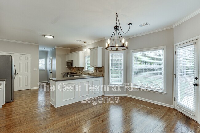 Building Photo - 1795 Lake Heights Cir