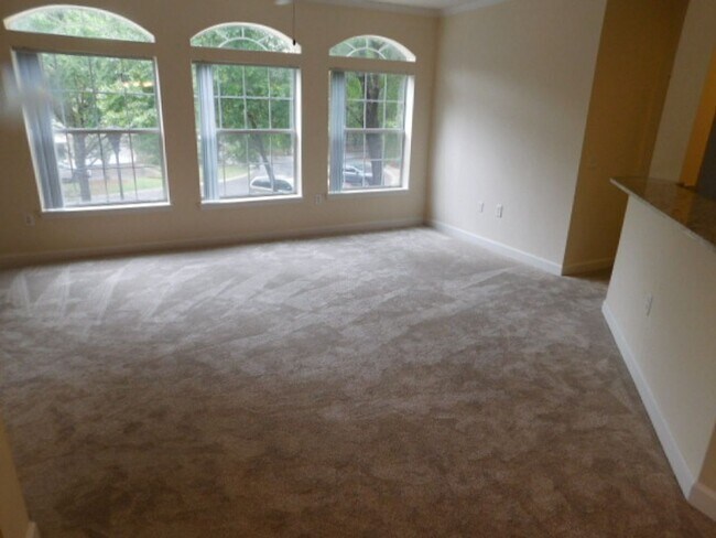 Building Photo - Two Bedroom Townhome In The Preserve